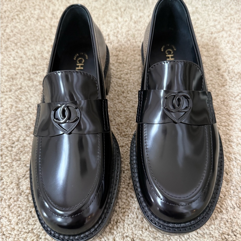 Chanel Shiny Quilted CC Mocassin Loafers Size 38.5 FULL SET - Picture 4 of 9